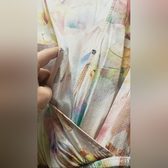 WILLOW AND CLAY L/S Plunging V-neckline Romantic Floral Romper | XSMALL - Picture 7 of 9